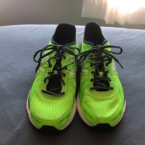 670v5 Tech ride running arched New Balances NWOT